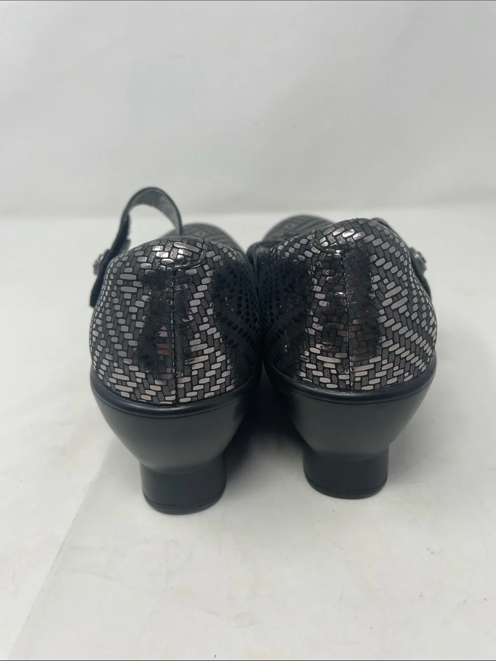 Alegria Metallic Gray Mary Jane Wedged Flats with Patterned Upper Size 8.5